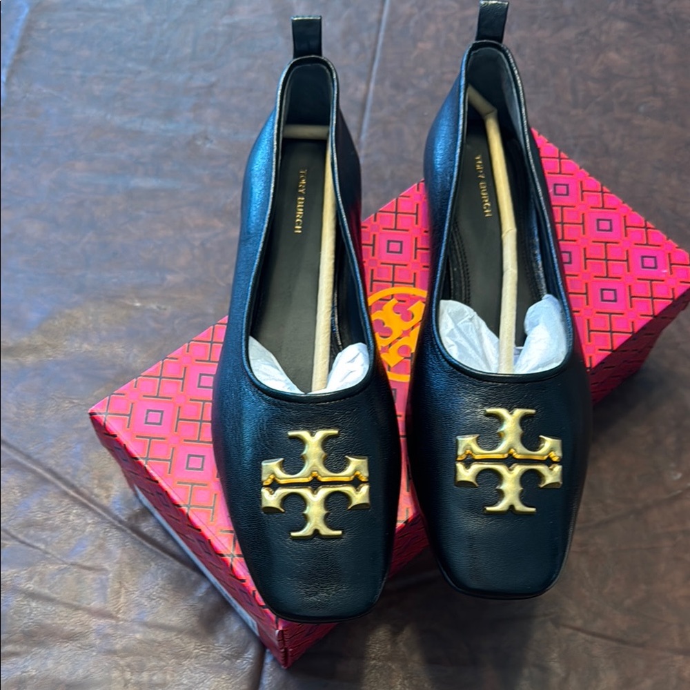 Tory Burch Black and Gold Eleanor Ballet Flats with Signature Emblem